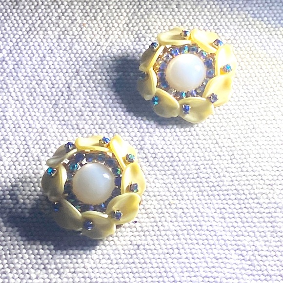 Miriam Haskell, aurora borealis clip on earrings🌺 - Picture 1 of 4